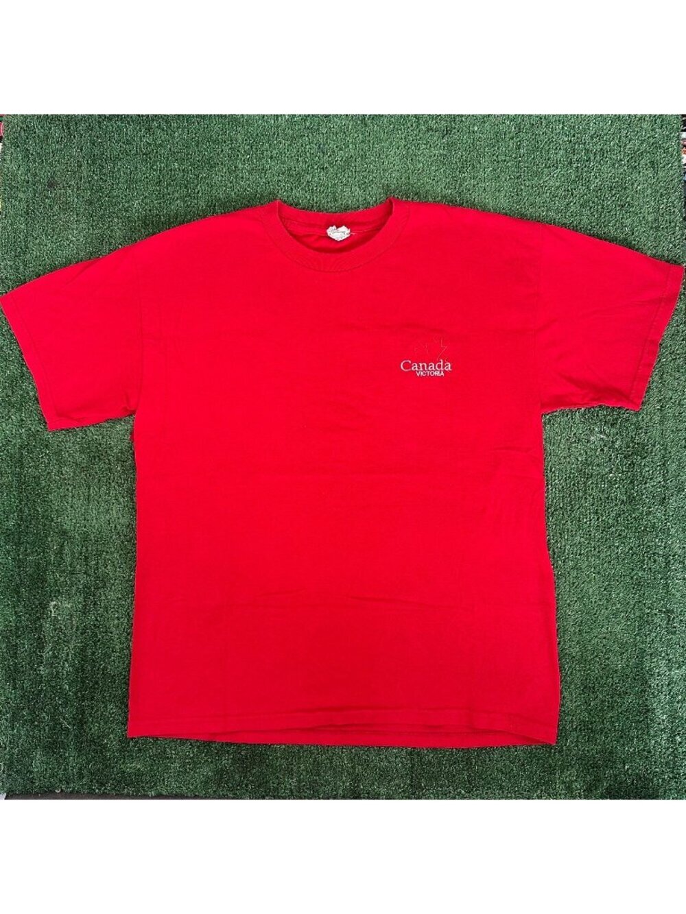 Vintage Y2K Victoria Canada Leaf T-Shirt Red L Embroidered Minimalist Tourist